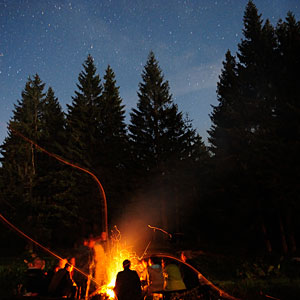 Zdjęcie ogniska, Ognisko w lesie, Zdjęcia gwiazd, Zdjęcie rozgwieżdżonego nieba, Hala Lipowska